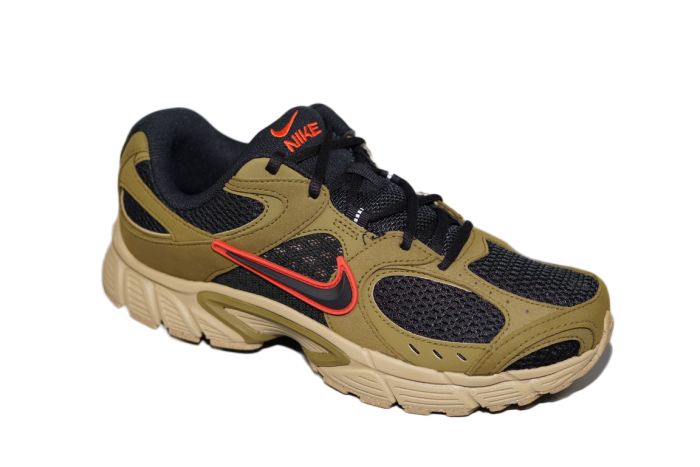 Nike V5 RNR sneaker in olive black combi