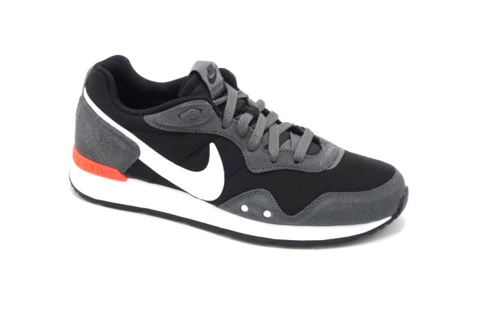 Nike Venture Runner grijs veterschoen