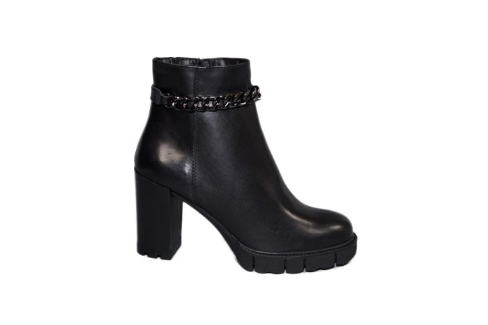 Tamaris Enkellaars in zwart leer met ketting