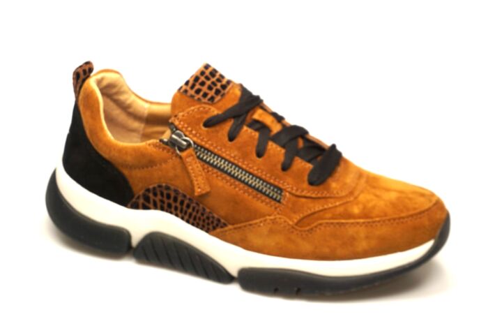 Gabor Sneaker in cognac nubuck op rollingsoft zool