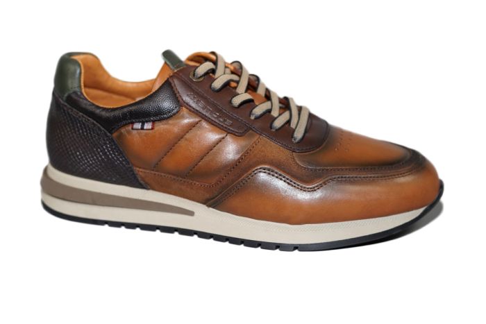 Ambitious sneaker in cognac glad leer