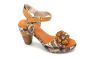 Laura Vita sandaal in cognac met bloemen