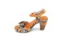 Laura Vita sandaal in cognac met bloemen