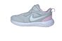 Nike Revolution 5 in grijs met zacht rose