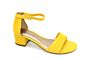 Tamaris sandaal dichte hiel geel velours